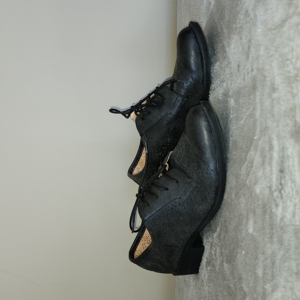 2 Lips Too perforated oxfords size 10